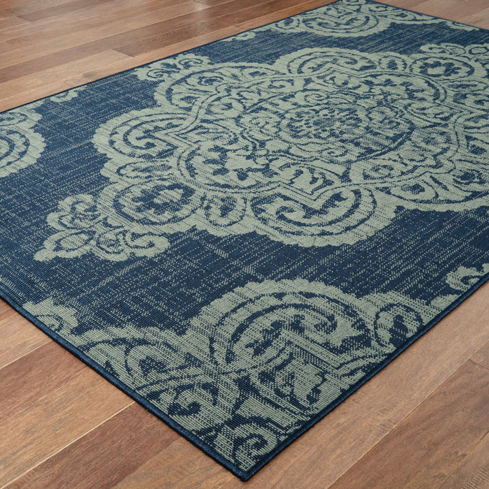 9' X 13' Oriental Stain Resistant Indoor / Outdoor Area Rug - Blue