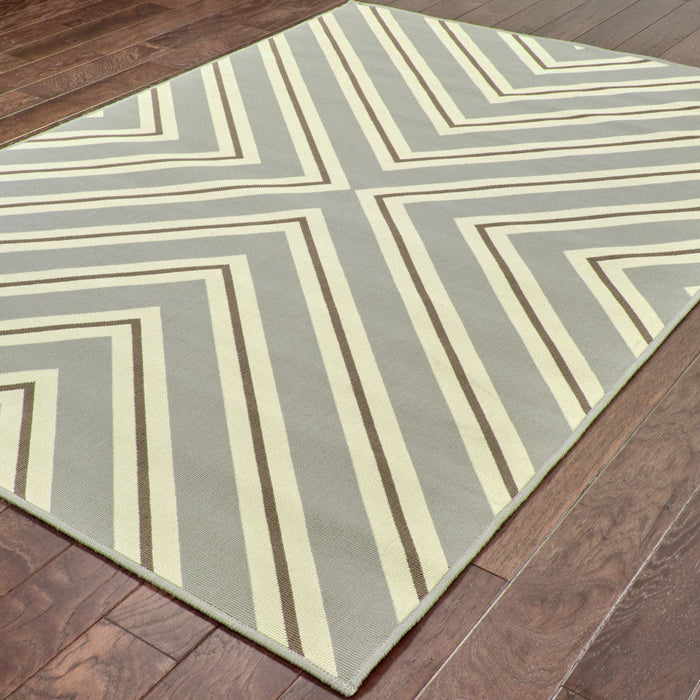 9' X 13' Geometric Stain Resistant Outdoor & Indoor Area Rug - Gray / Ivory