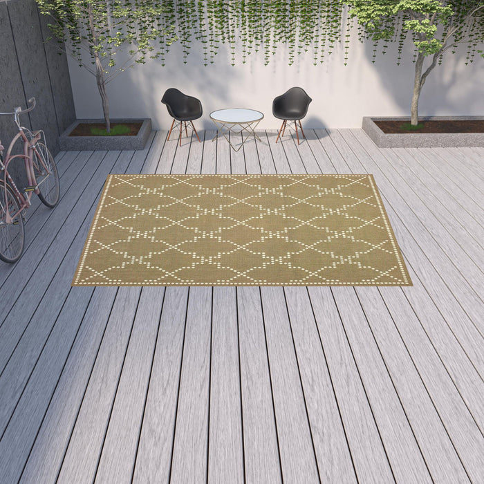 9' X 13' Geometric Stain Resistant Indoor / Outdoor Area Rug - Tan