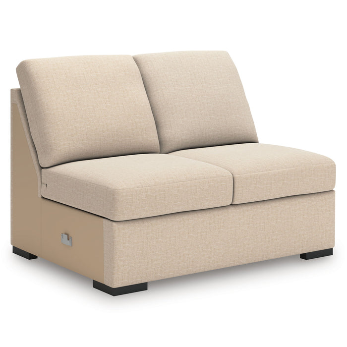 LadyMae - 4 Piece Sectional Benchcraft®