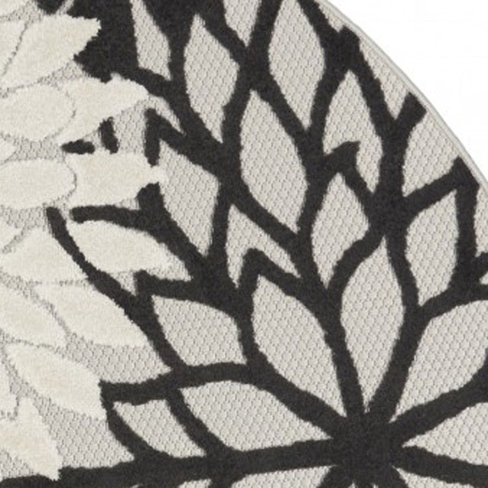 5' Round Round Floral Indoor / Outdoor Area Rug - Black / White