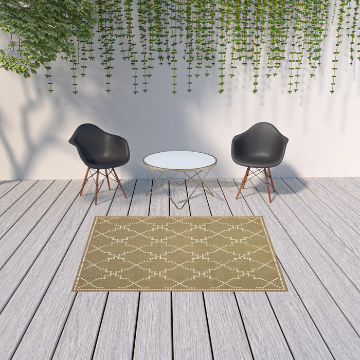 5' X 8' Geometric Stain Resistant Indoor / Outdoor Area Rug - Tan