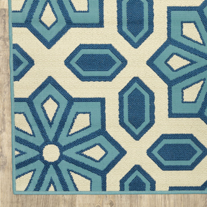 2' X 8' Geometric Stain Resistant Outdoor / Indoor Area Rug - Ivory / Blue