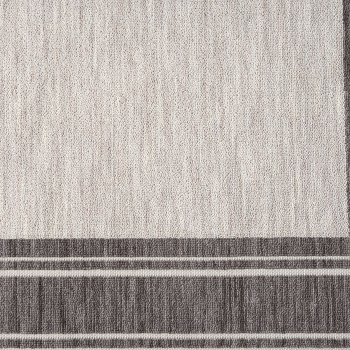 8' X 9' Indoor / Outdoor Area Rug - Gray / Ivory