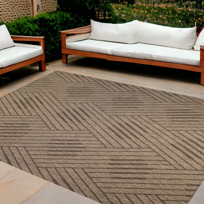 9' X 12' Geometric Stain Resistant Indoor / Outdoor Area Rug - Beige