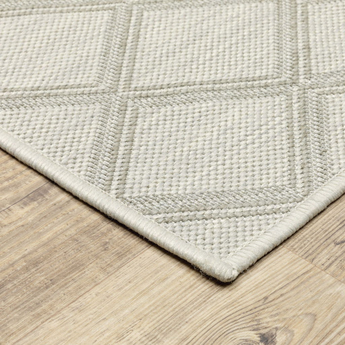 7' X 9' Geometric Stain Resistant Indoor & Outdoor Area Rug - Gray / Ivory