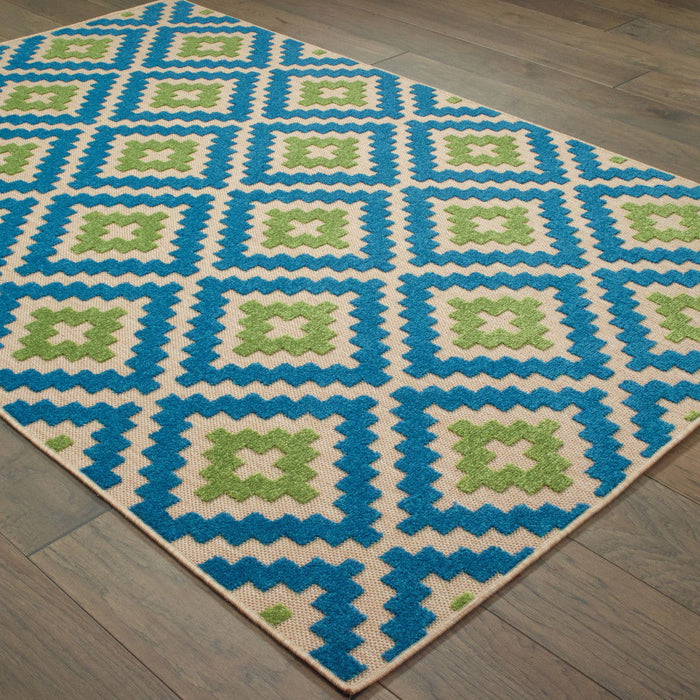 5' X 8' Geometric Stain Resistant Indoor / Outdoor Area Rug - Blue / Beige