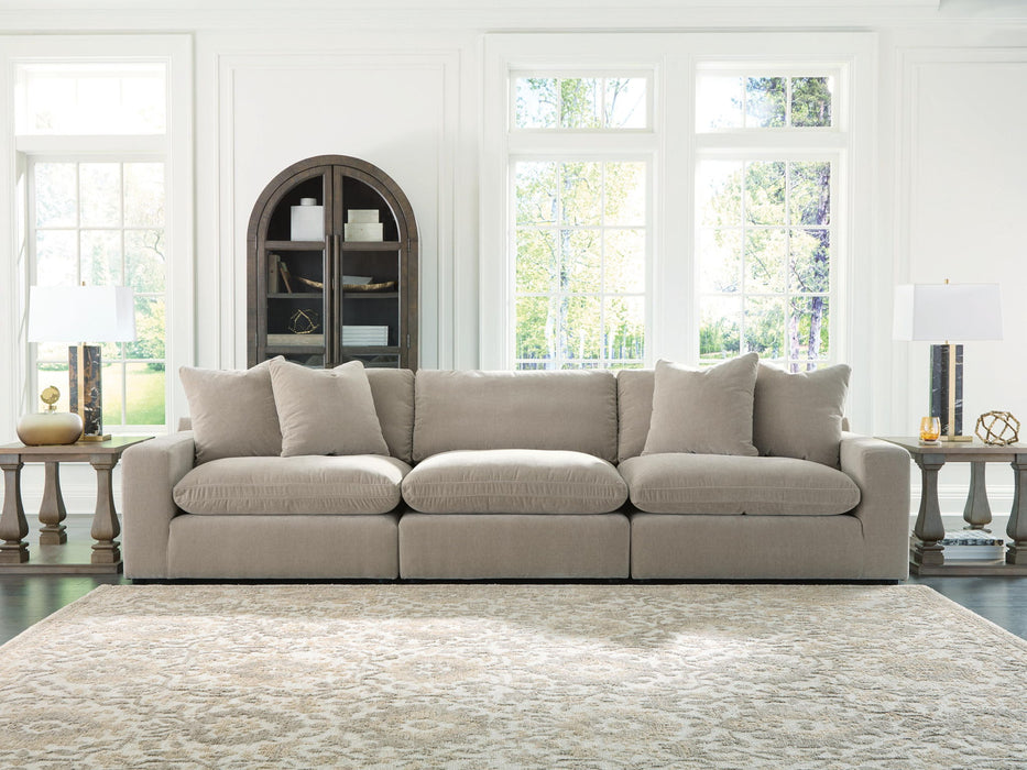 Maxton Heights - Sectional Benchcraft®