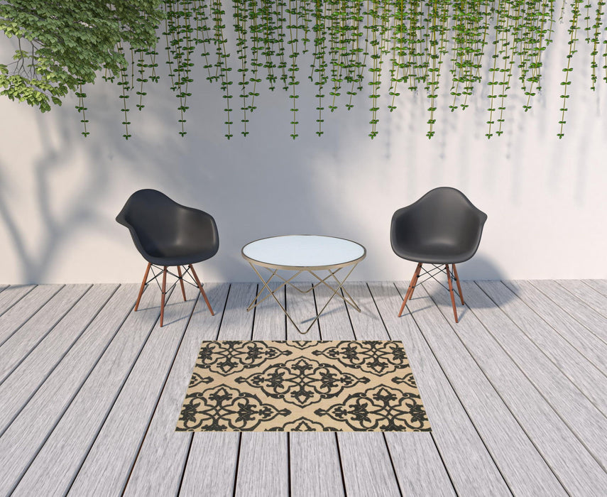 4' X 5' Oriental Stain Resistant Indoor / Outdoor Area Rug - Beige / Black