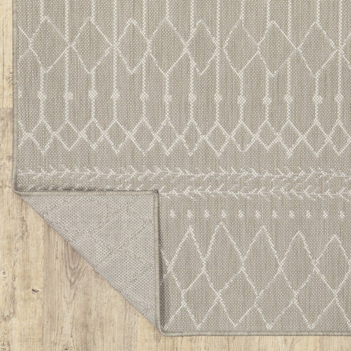 10' X 13' Outdoor / Indoor Area Rug - Gray / Ivory