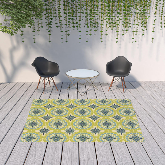 7' X 10' Floral Stain Resistant Indoor & Outdoor Area Rug - Green / Ivory