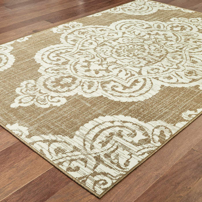 9' X 13' Oriental Stain Resistant Indoor / Outdoor Area Rug - Tan