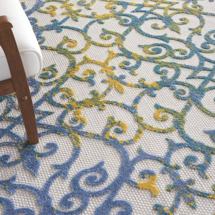 7' X 10' Floral Outdoor / Indoor Area Rug - Ivory / Blue