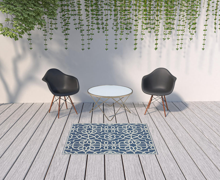 4' X 6' Geometric Stain Resistant Outdoor & Indoor Area Rug - Blue / Ivory