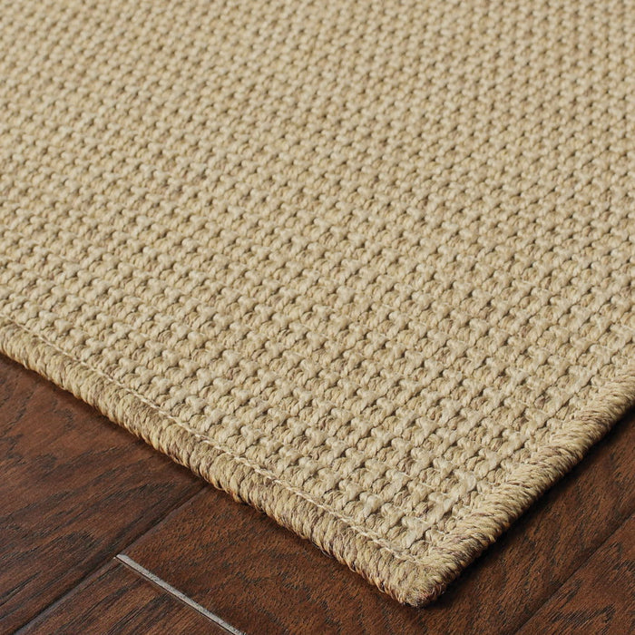 7' X 10' Stain Resistant Indoor / Outdoor Area Rug - Beige