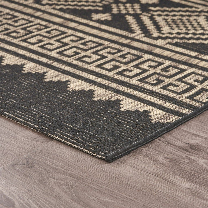 5' X 8' Indoor / Outdoor Area Rug - Brown / Black