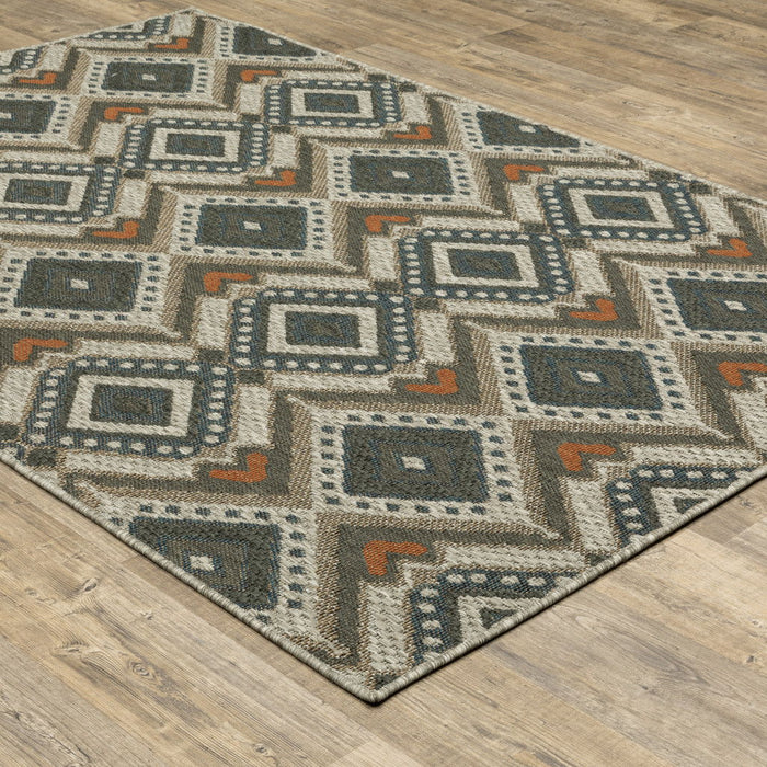 7' X 9' Geometric Stain Resistant Indoor / Outdoor Area Rug - Gray