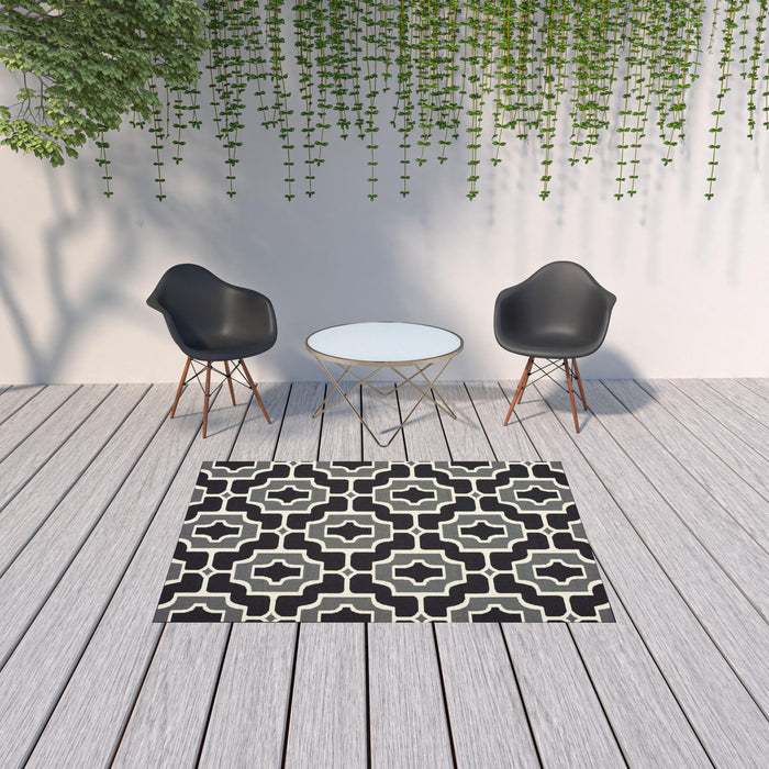 5' X 8' Geometric Stain Resistant Indoor / Outdoor Area Rug - Black / Gray