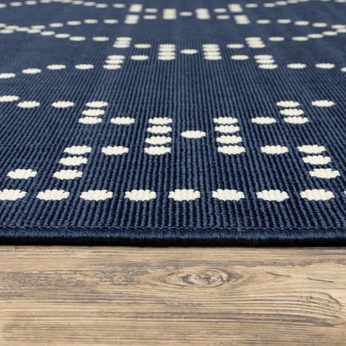 7' X 10' Geometric Stain Resistant Indoor & Outdoor Area Rug - Ivory / Blue