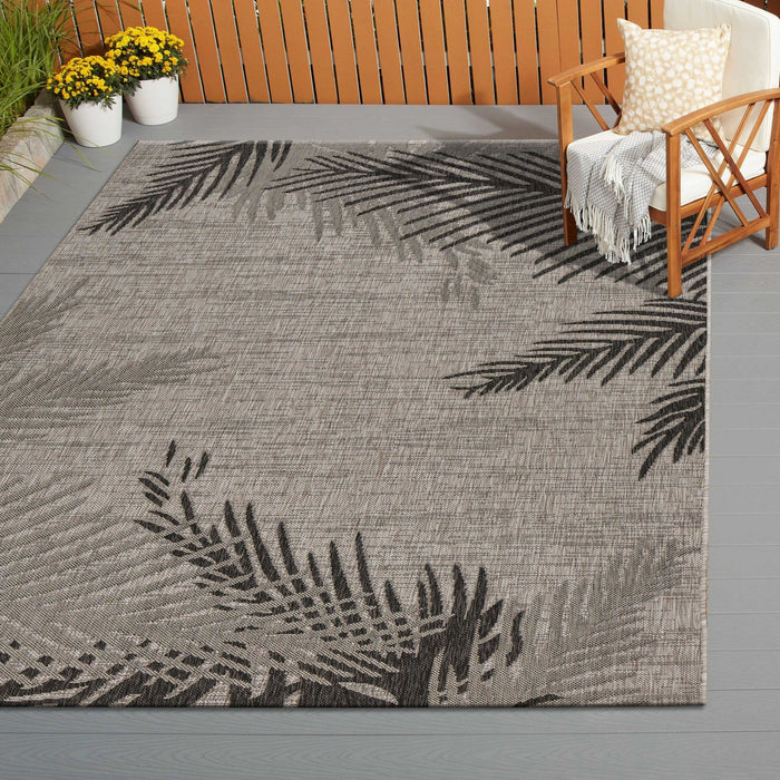 5' X 7' Floral Indoor / Outdoor Area Rug - Beige