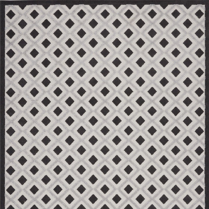 9' X 12' Gingham Non Skid Indoor / Outdoor Area Rug - Black / White