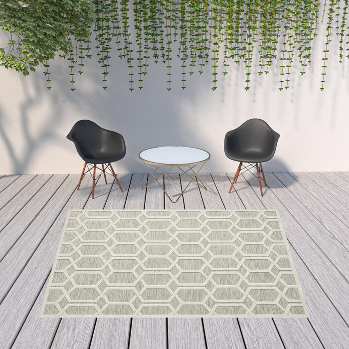 8' X 10' Geometric Stain Resistant Outdoor & Indoor Area Rug - Gray / Ivory