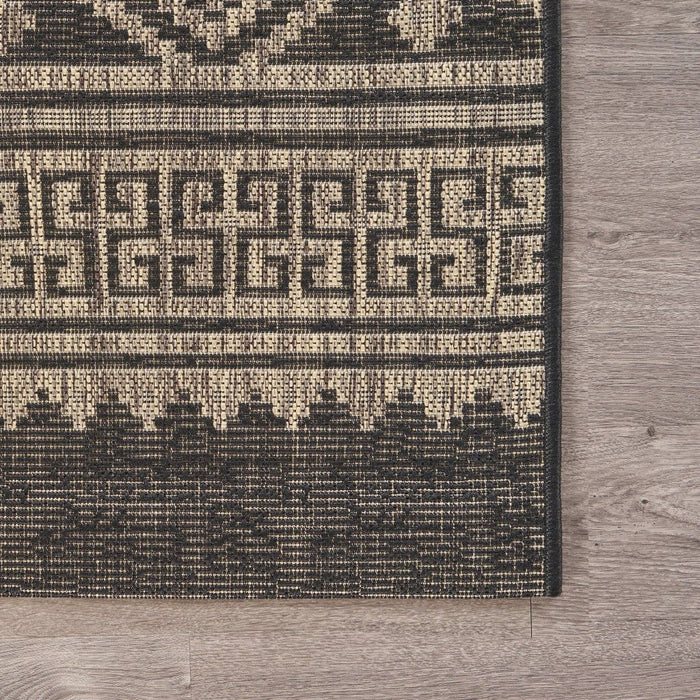 5' X 8' Indoor / Outdoor Area Rug - Brown / Black