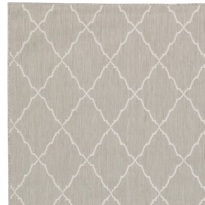 7' X 9' Indoor & Outdoor Area Rug - Gray / Ivory