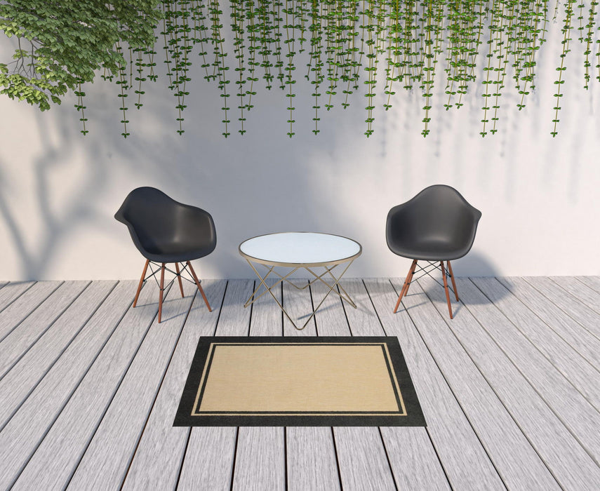 4' X 5' Indoor / Outdoor Area Rug - Beige / Black