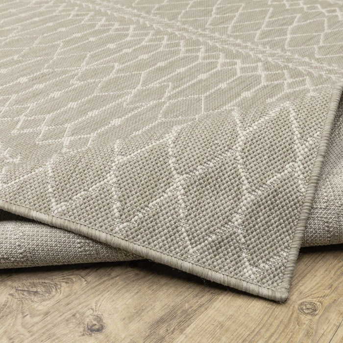 Indoor / Outdoor Area Rug - Gray / Ivory