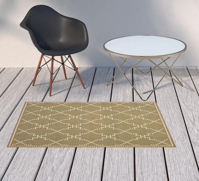 2' X 4' Geometric Stain Resistant Indoor & Outdoor Area Rug - Tan