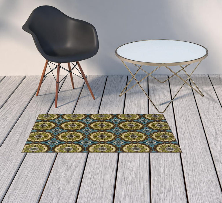 2' X 4' Floral Stain Resistant Indoor & Outdoor Area Rug - Blue / Green