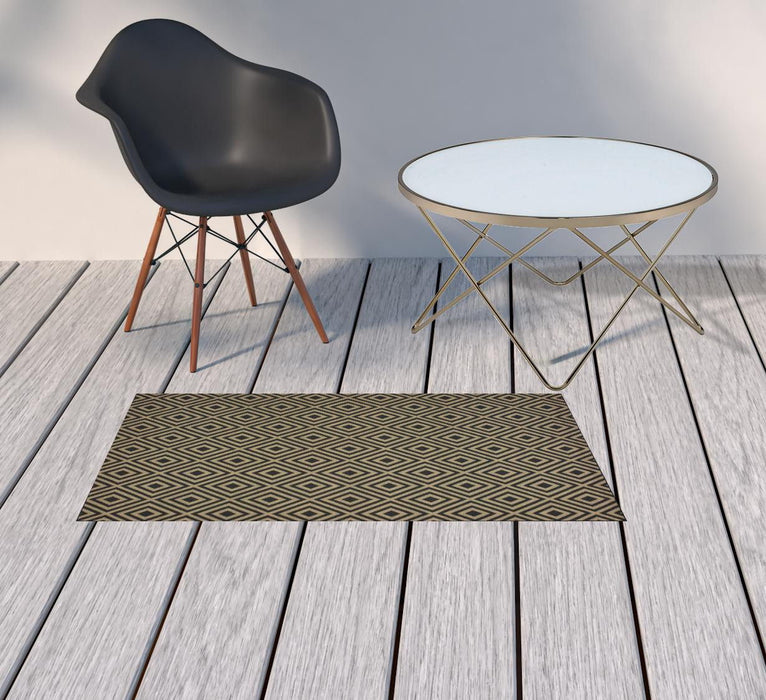 2' X 4' Geometric Stain Resistant Indoor / Outdoor Area Rug - Black / Tan