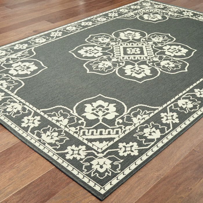 2' X 4' Oriental Stain Resistant Outdoor / Indoor Area Rug - Gray / Ivory