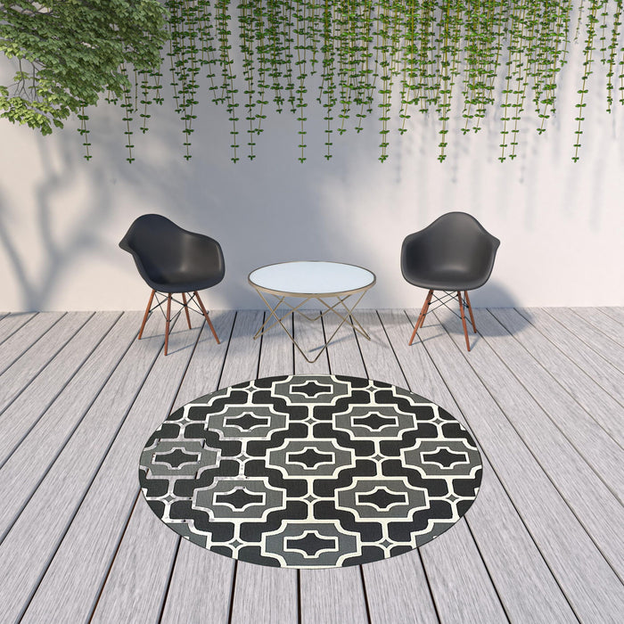 8' X 8' Round Geometric Stain Resistant Indoor / Outdoor Area Rug - Black / Gray