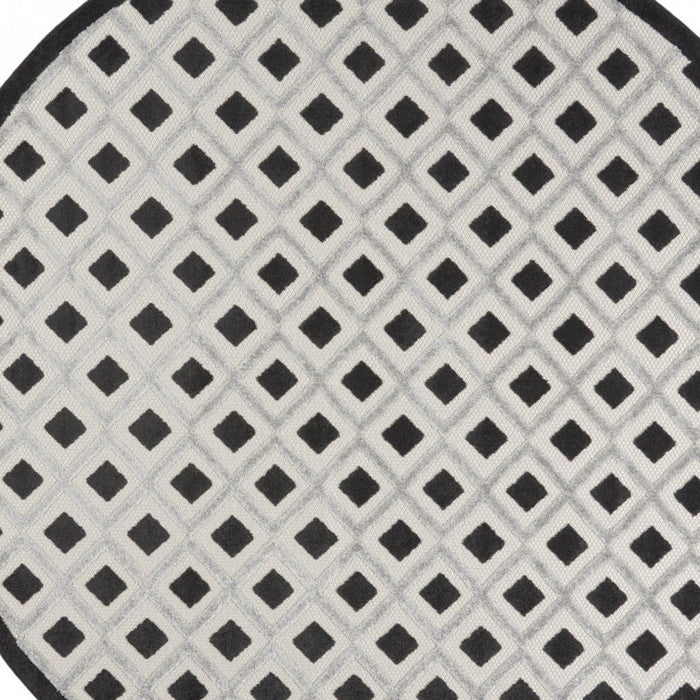 8' X 8' Round Gingham Non Skid Indoor / Outdoor Area Rug - Black / White