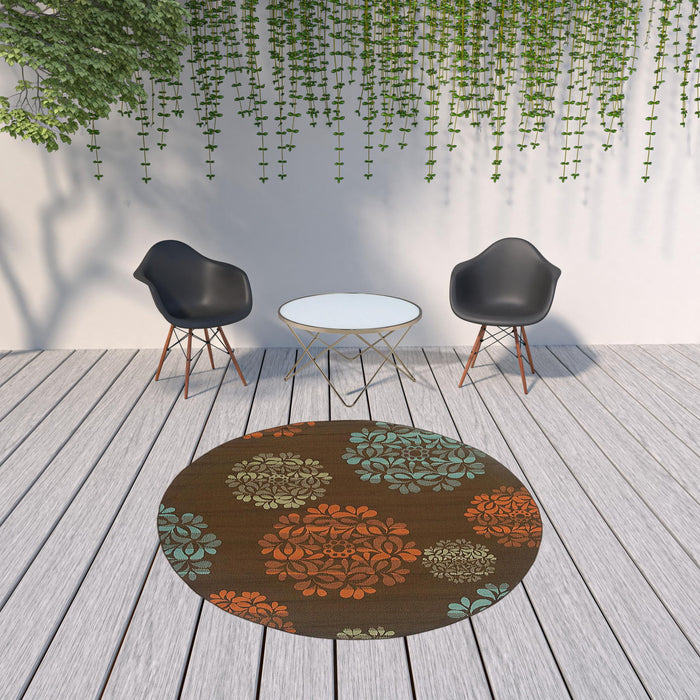 8' X 8' Round Floral Stain Resistant Indoor / Outdoor Area Rug - Brown