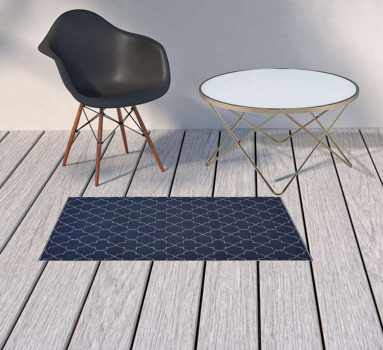 2' X 4' Geometric Stain Resistant Outdoor / Indoor Area Rug - Blue / Ivory