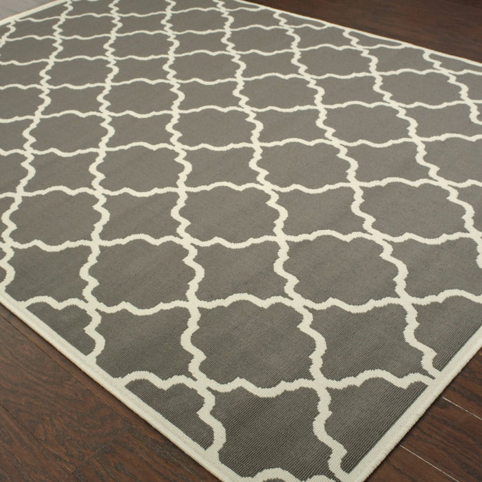 7' X 10' Geometric Stain Resistant Indoor / Outdoor Area Rug - Charcoal