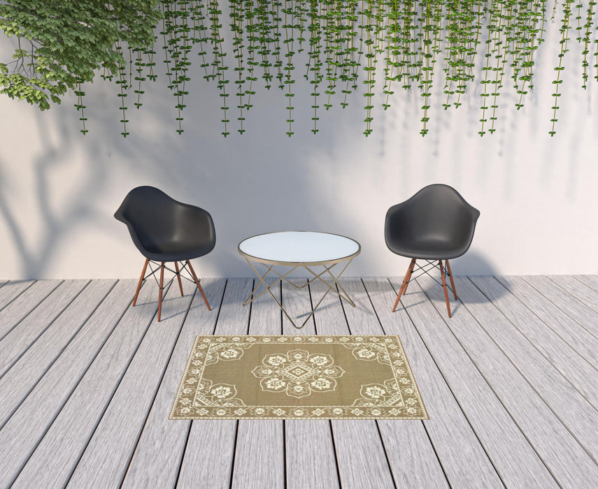 4' X 6' Oriental Stain Resistant Outdoor / Indoor Area Rug - Tan