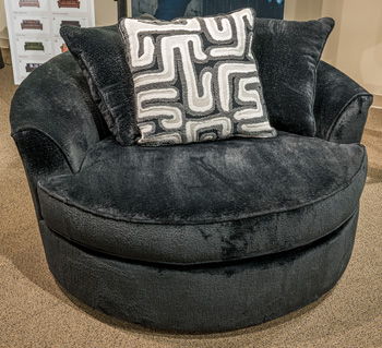 Ashford Heights - Oversized Swivel Accent Chair - Onyx Signature Design by Ashley®