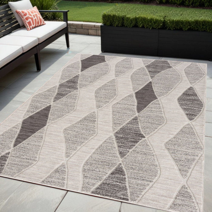 5' X 7' Geometric Indoor / Outdoor Area Rug - Gray