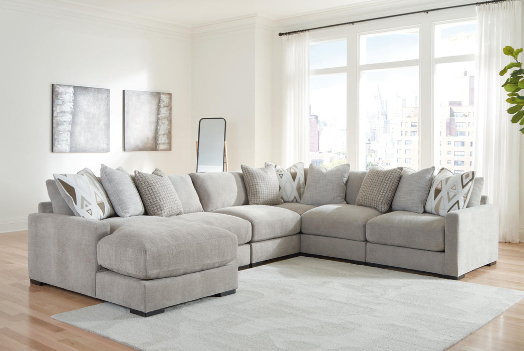 Aslan Court - Sectional Benchcraft®