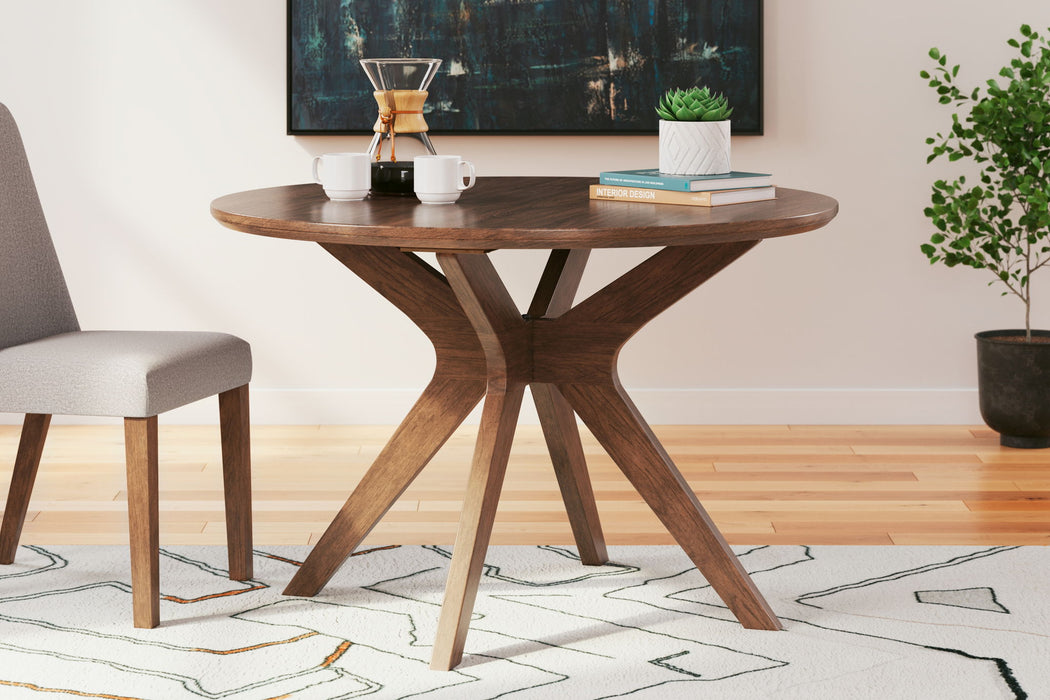 Lyncott - Dining Room Table Set Signature Design by Ashley®