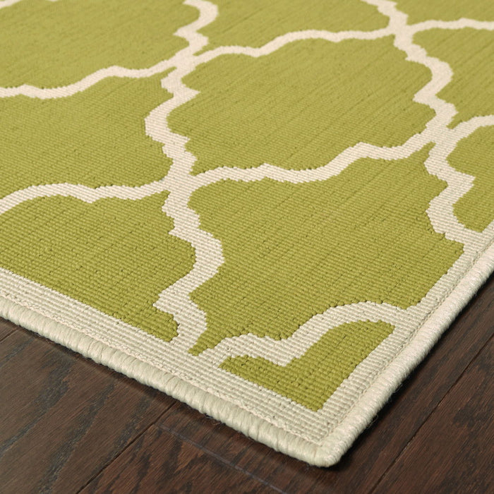 9' X 13' Geometric Stain Resistant Indoor & Outdoor Area Rug - Green / Ivory