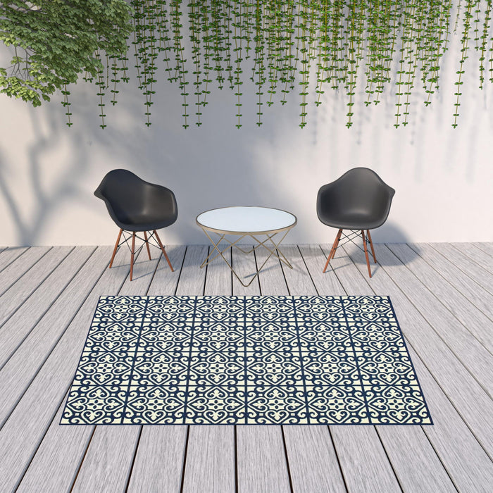 7' X 10' Geometric Stain Resistant Outdoor / Indoor Area Rug - Ivory / Blue