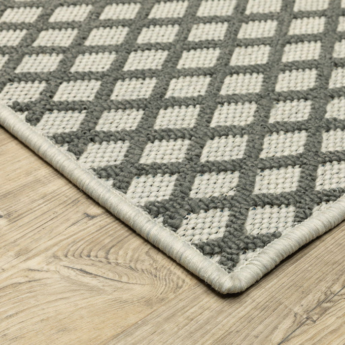 2' X 4' Geometric Stain Resistant Indoor / Outdoor Area Rug - Beige