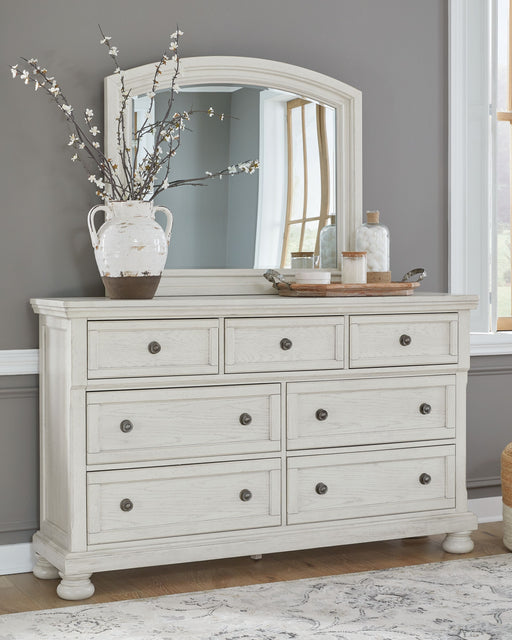 Robbinsdale - Sleigh Bed Set Signature Design by Ashley®