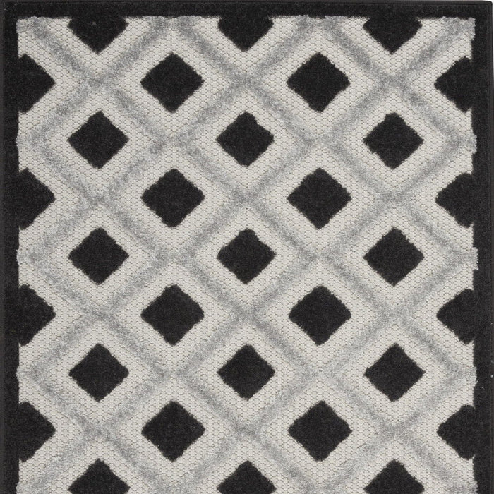 3' X 4' Gingham Non Skid Indoor / Outdoor Area Rug - Black / White