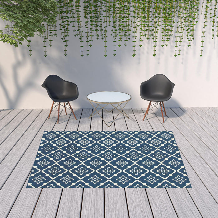 7' X 10' Floral Stain Resistant Outdoor & Indoor Area Rug - Blue / Ivory